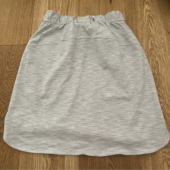 Lululemon On the Fly  Skirt *Woven - Size 6 - Picture 7 of 14